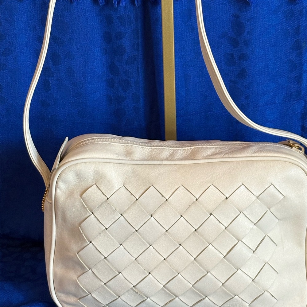Valerie Stevens Cream Leather Bag  with Gold Accent - Picture 2 of 7